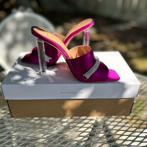 Brand new Jessica Simpson Piaría slide